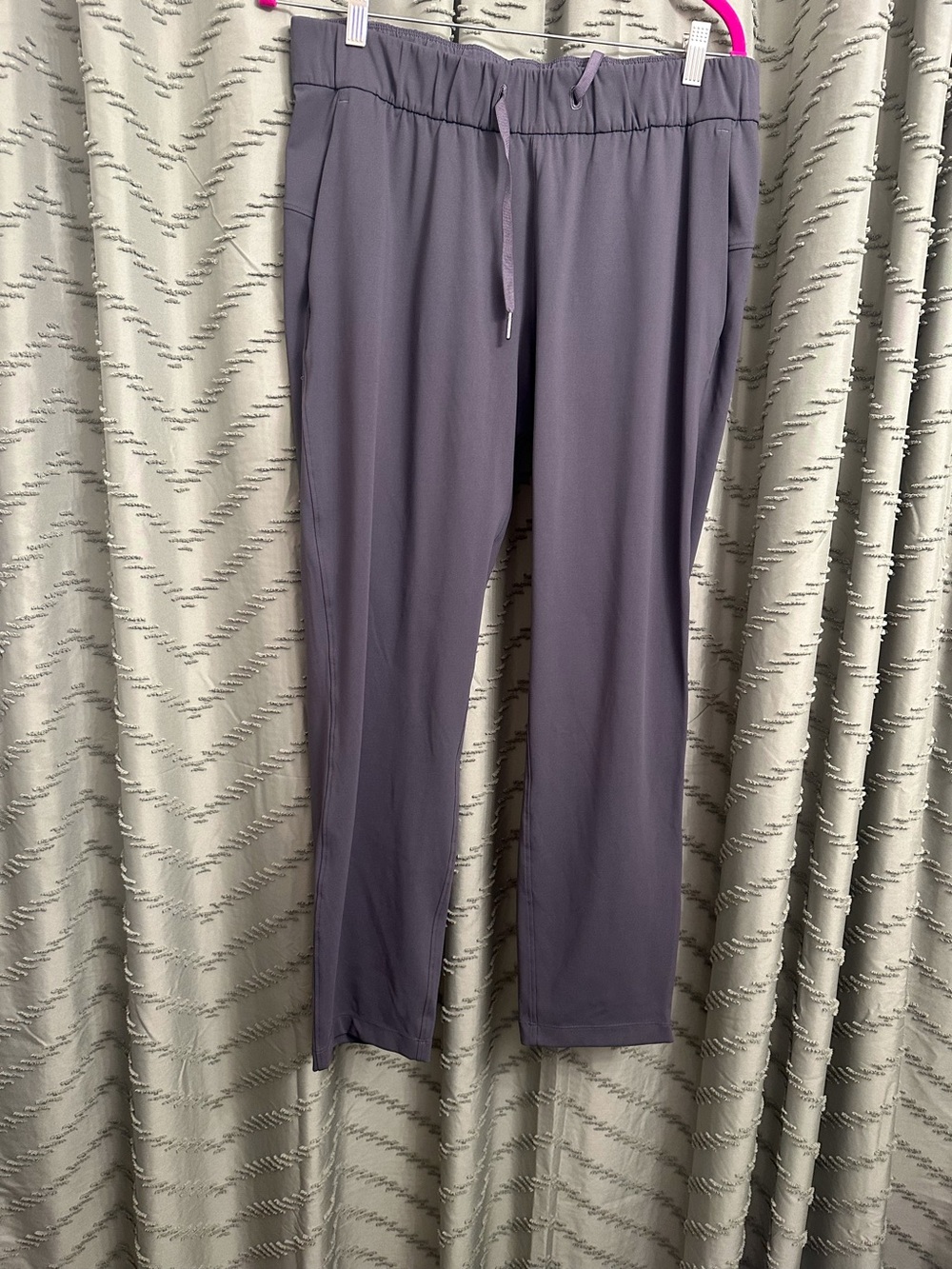 lululemon On the Fly Pant size 10 
grey gray color
